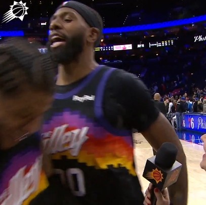 2026世界杯举办地-别又给撞伤了~杰伦·格林采访 罗伊斯·奥尼尔过来庆祝把前者撞飞